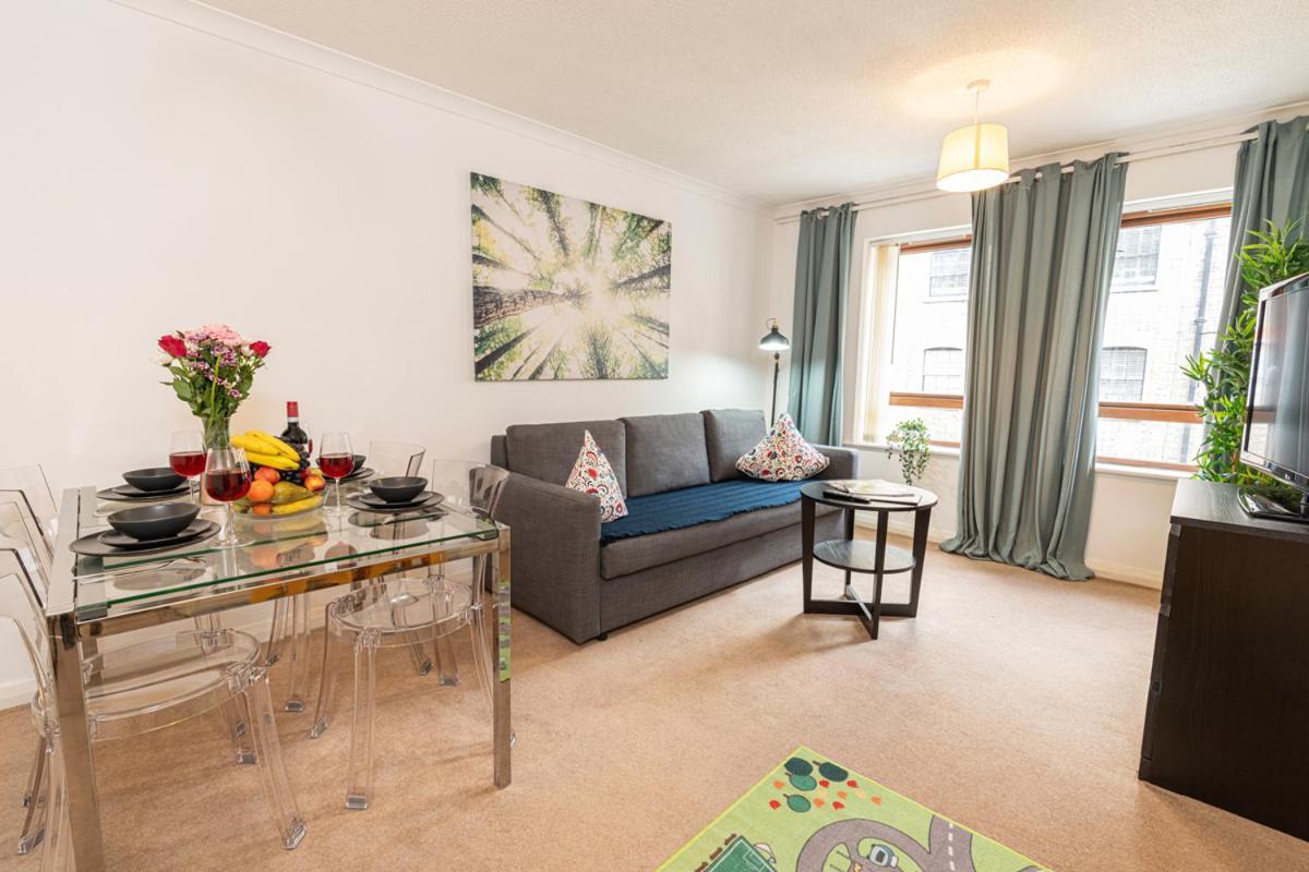 Trafalgar Square Apartment London