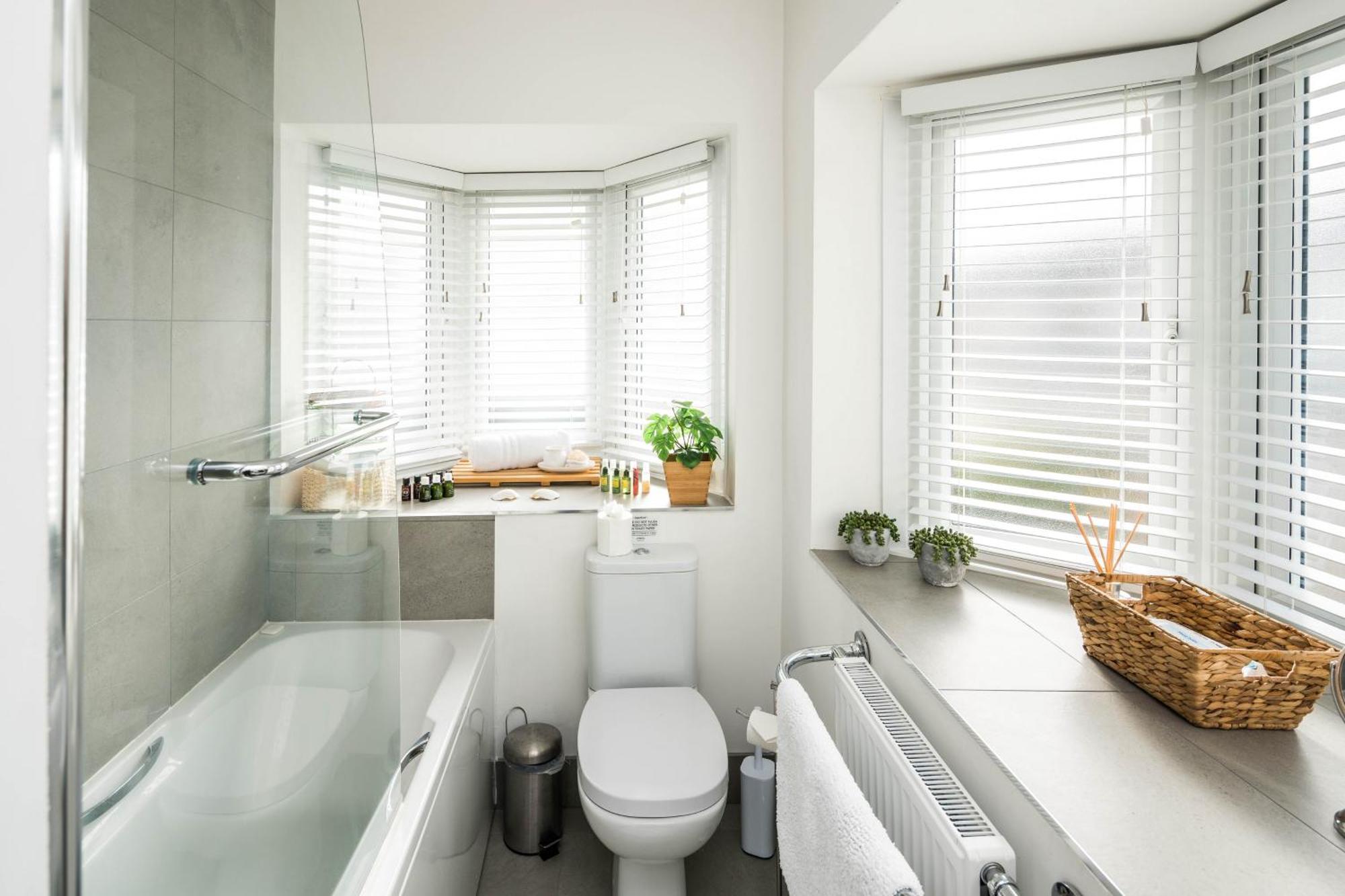 Contemporary 5 Bedroom With Garden North Finchley Casa de férias Londres