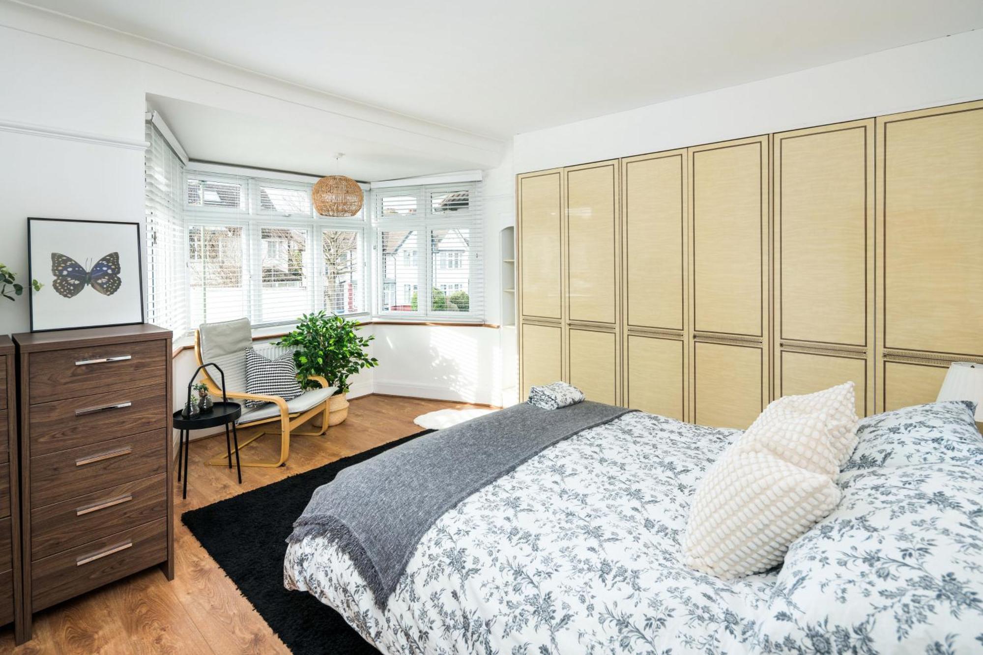 Contemporary 5 Bedroom With Garden North Finchley Londres