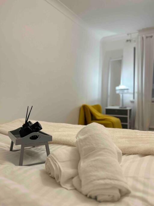 Luxury Superkingsize Bed In Guest house London