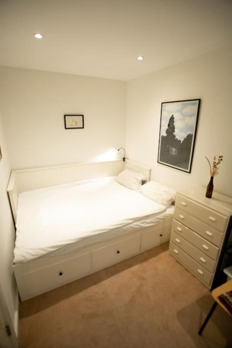 Big 2 Bedroom Flat Overlooking Canal & Park Appartement *