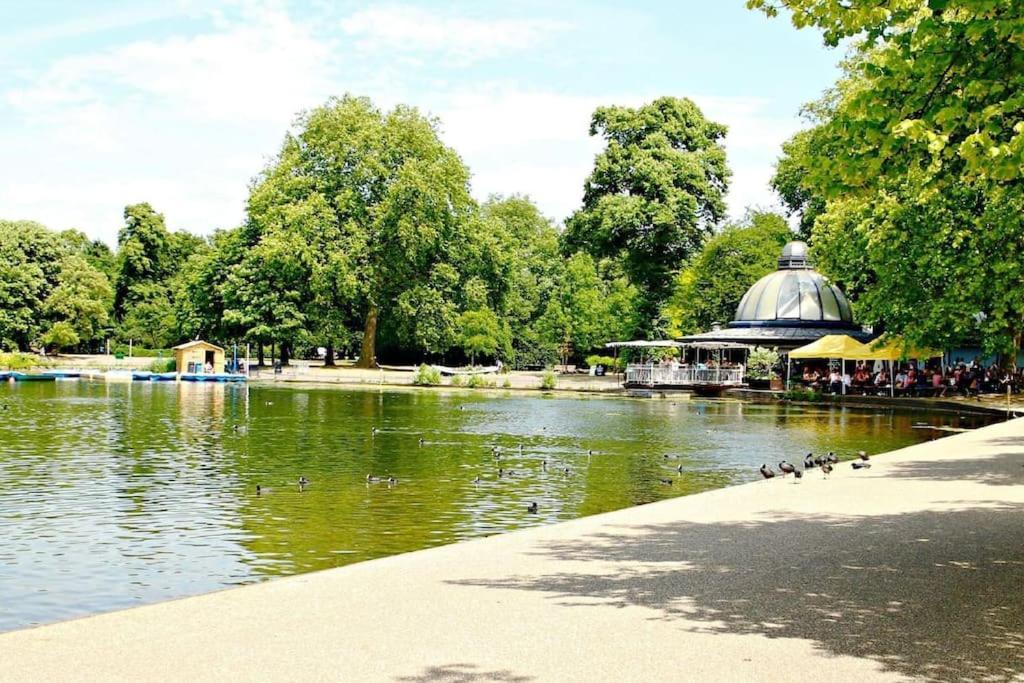Big 2 Bedroom Flat Overlooking Canal & Park Appartement