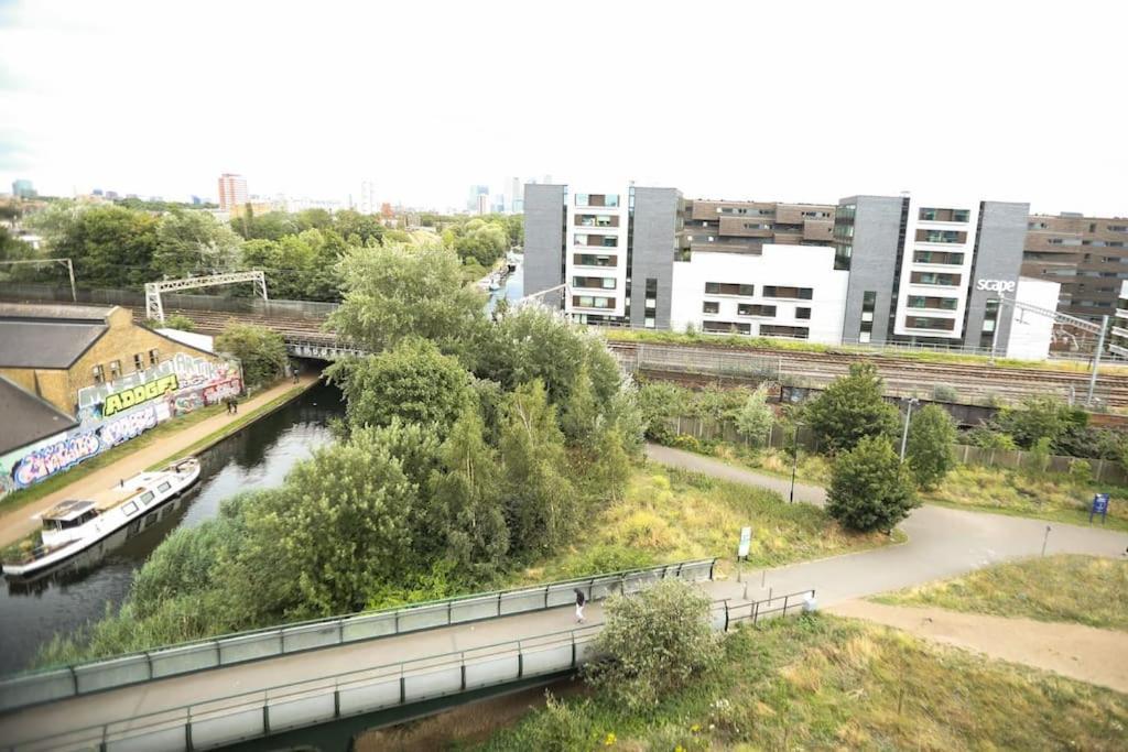 Big 2 Bedroom Flat Overlooking Canal & Park Appartement *