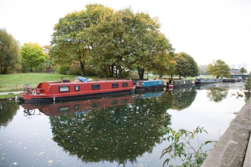 Appartement Big 2 Bedroom Flat Overlooking Canal & Park Londres