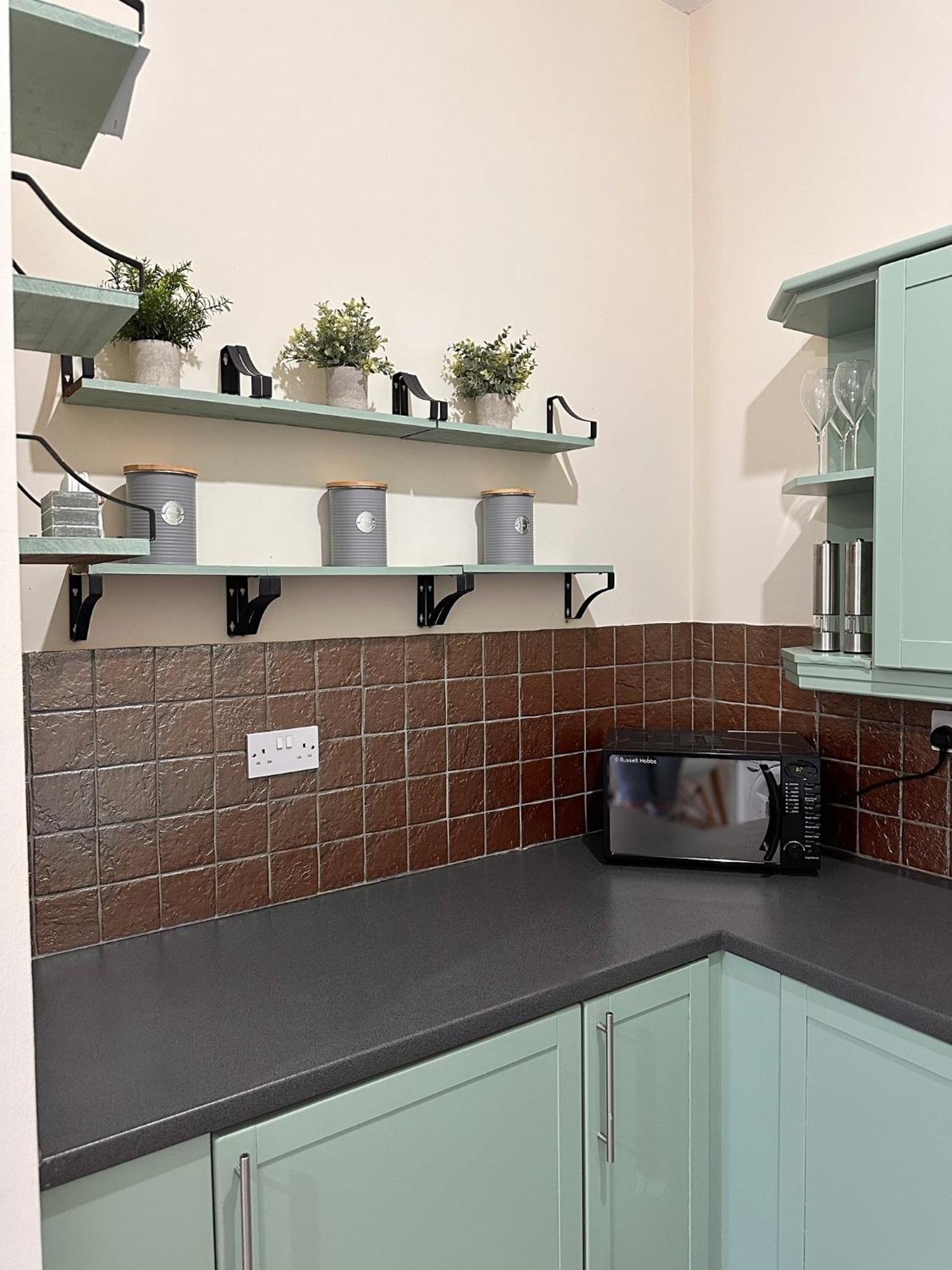 With Balcony - On High Street - Sleeps 6 *