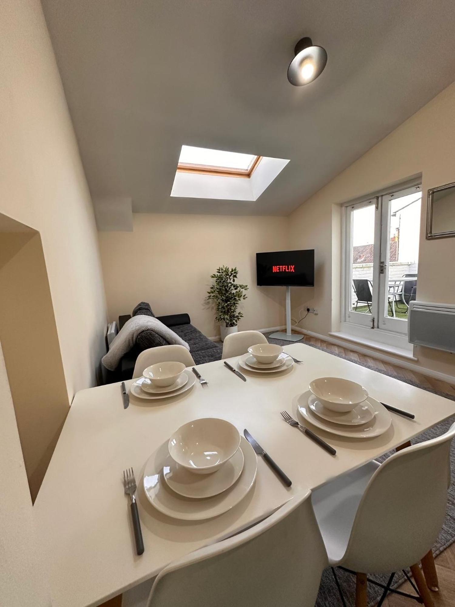 With Balcony - On High Street - Sleeps 6 * Londres