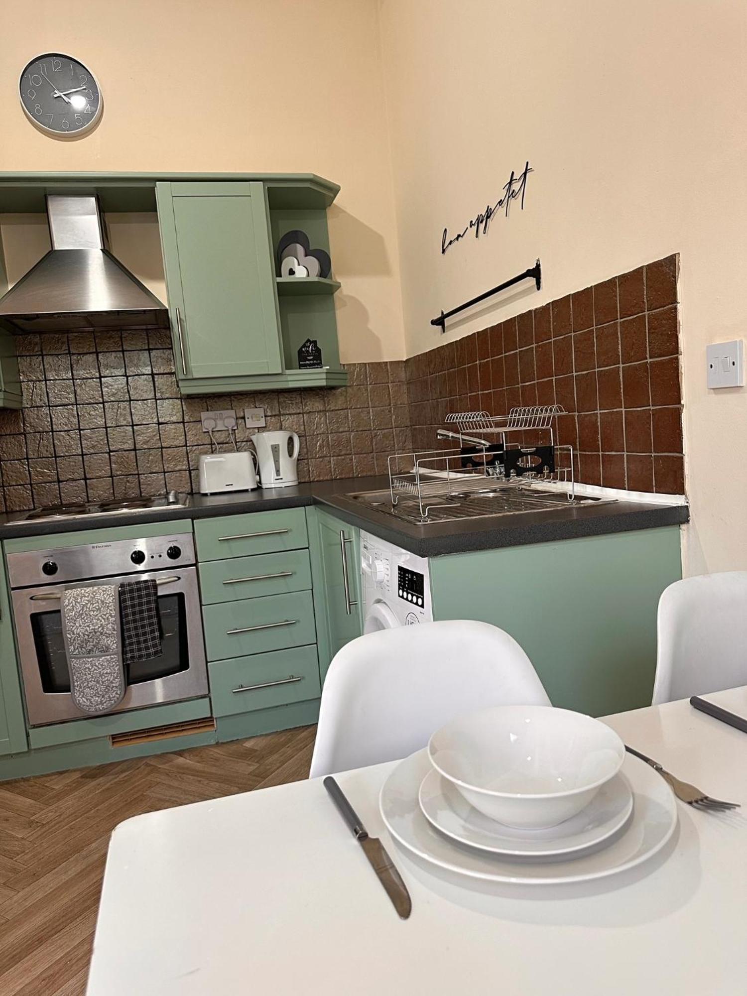 Appartement With Balcony - On High Street - Sleeps 6