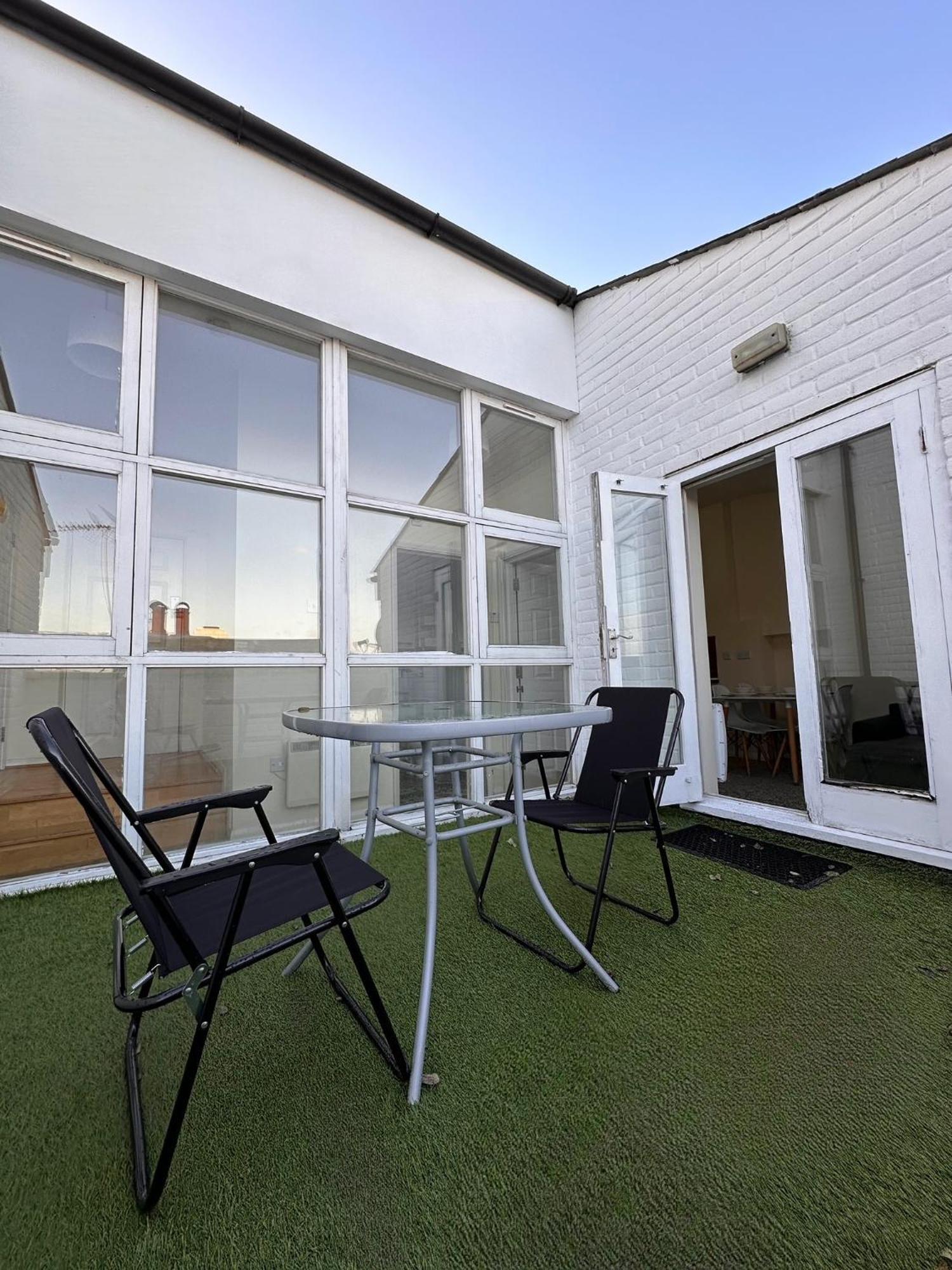 With Balcony - On High Street - Sleeps 6 Appartement Londres