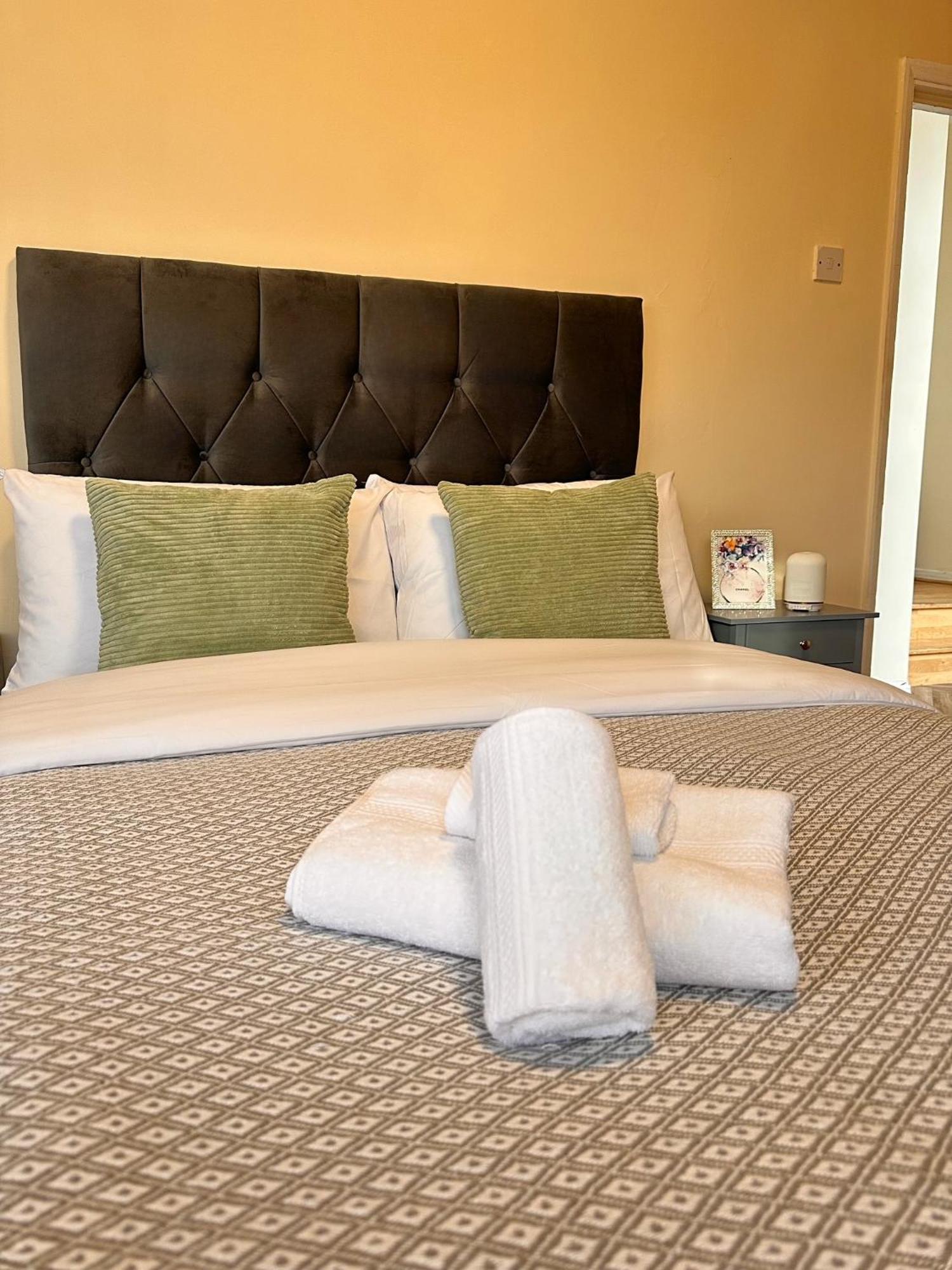 With Balcony - On High Street - Sleeps 6 * Londres