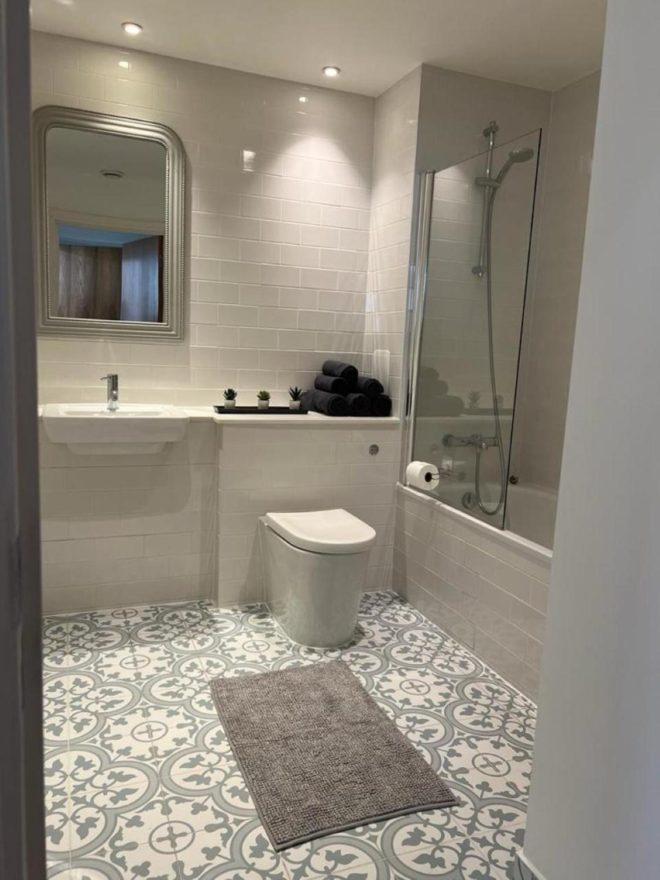 Delightful & Spacious Flat In - Peckham