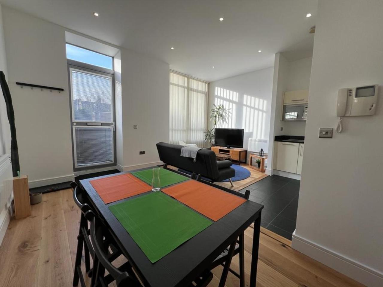Delightful & Spacious Flat In - Peckham Apartamento
