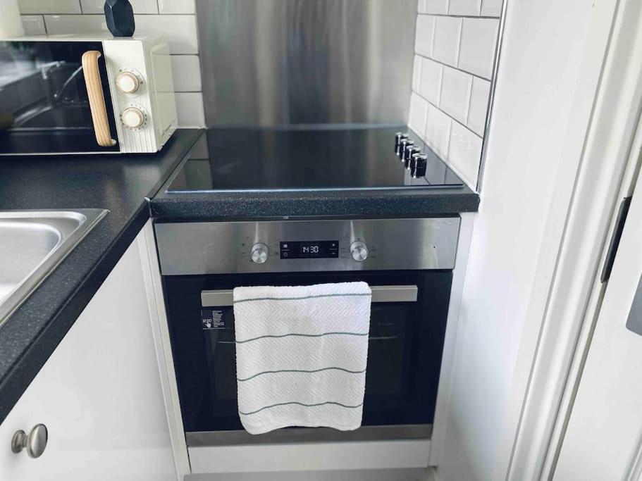 Charming 30min To Apartment *