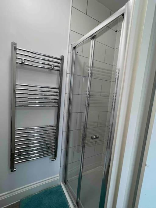 Charming 30min To Apartment