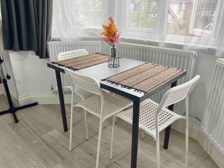 Charming 30min To Apartment *