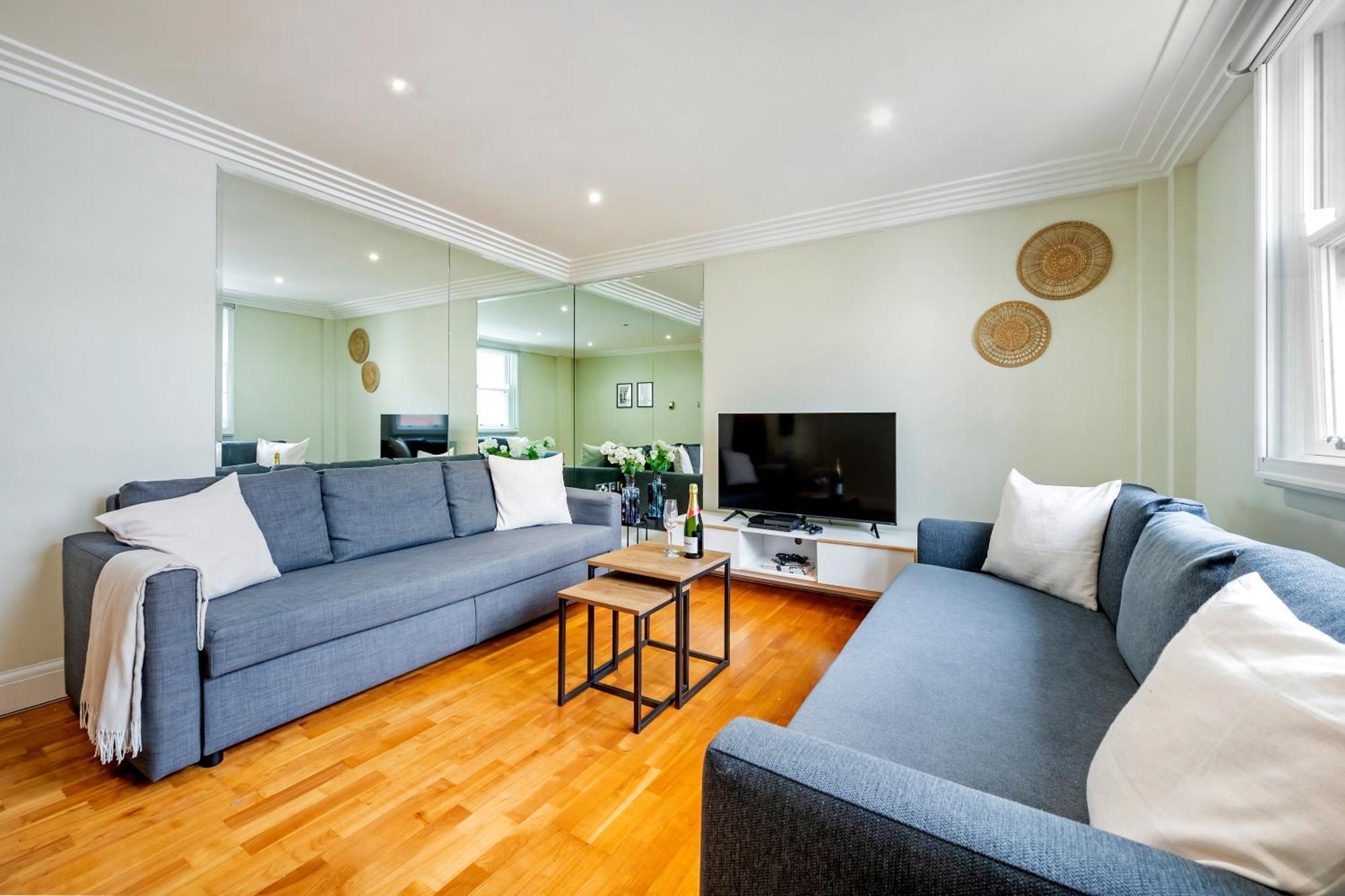 Location Trafalgar Square 1 Bedr, 3 Beds, Sleeps 6 Apartment *