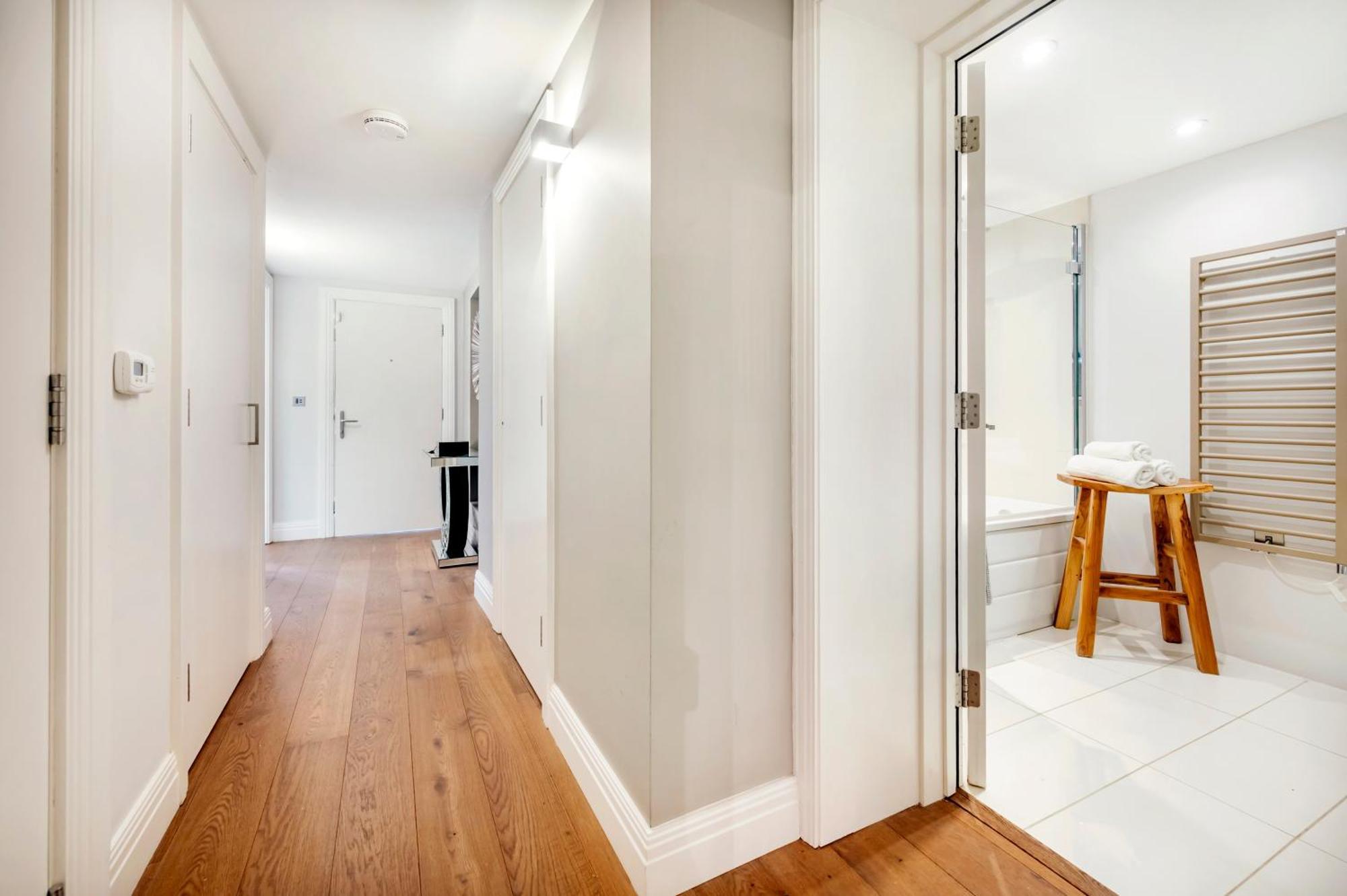 Aircon 2 Bedr, 3 Beds, 2 Bath Covent Garden, Subway *