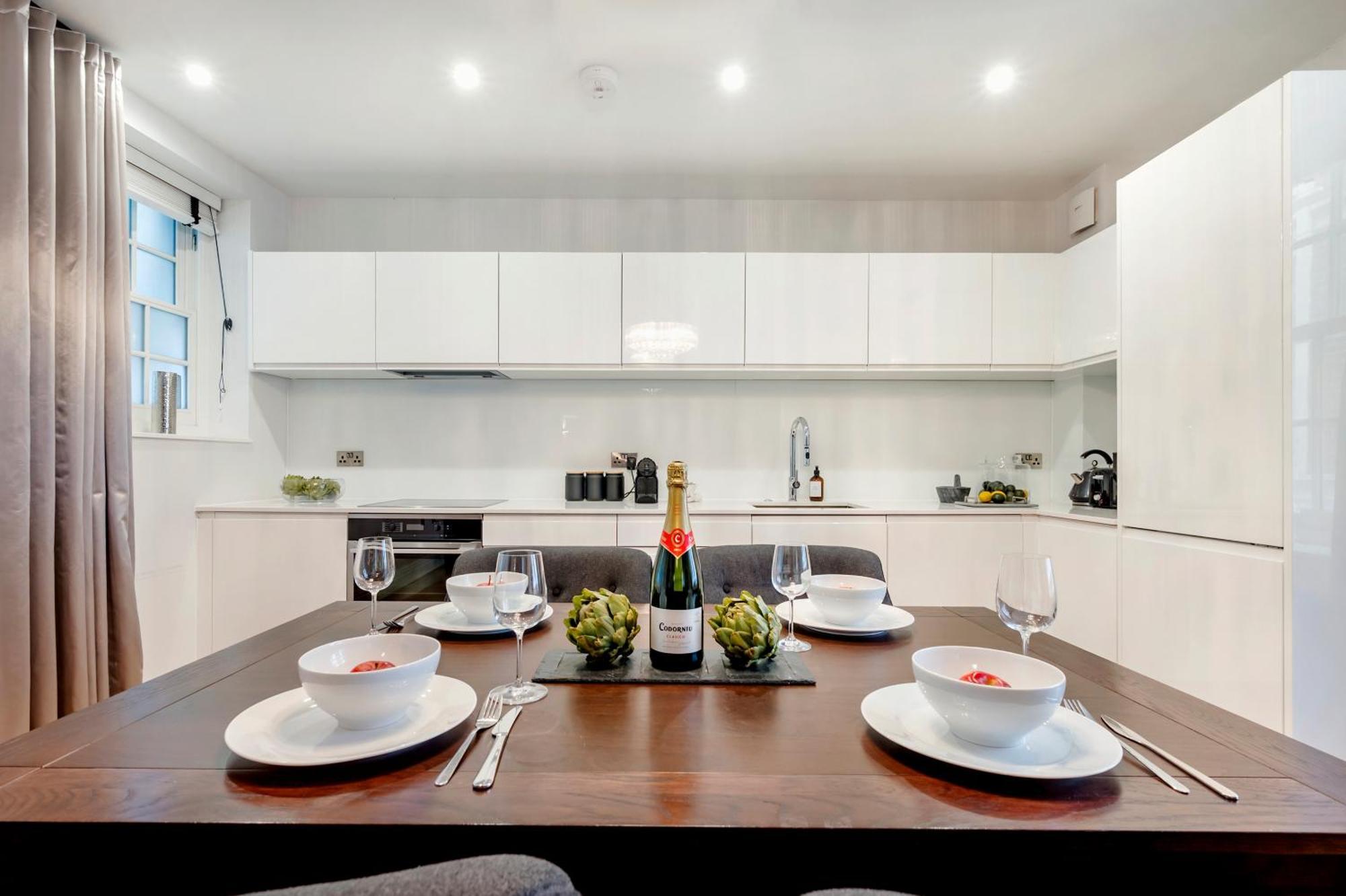 Aircon 2 Bedr, 3 Beds, 2 Bath Covent Garden, Subway Apartamento *
