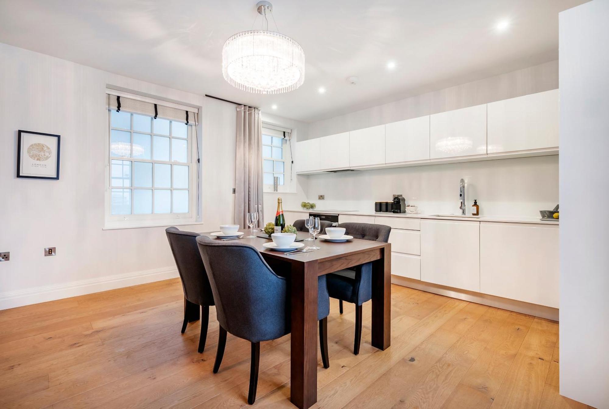 Aircon 2 Bedr, 3 Beds, 2 Bath Covent Garden, Subway