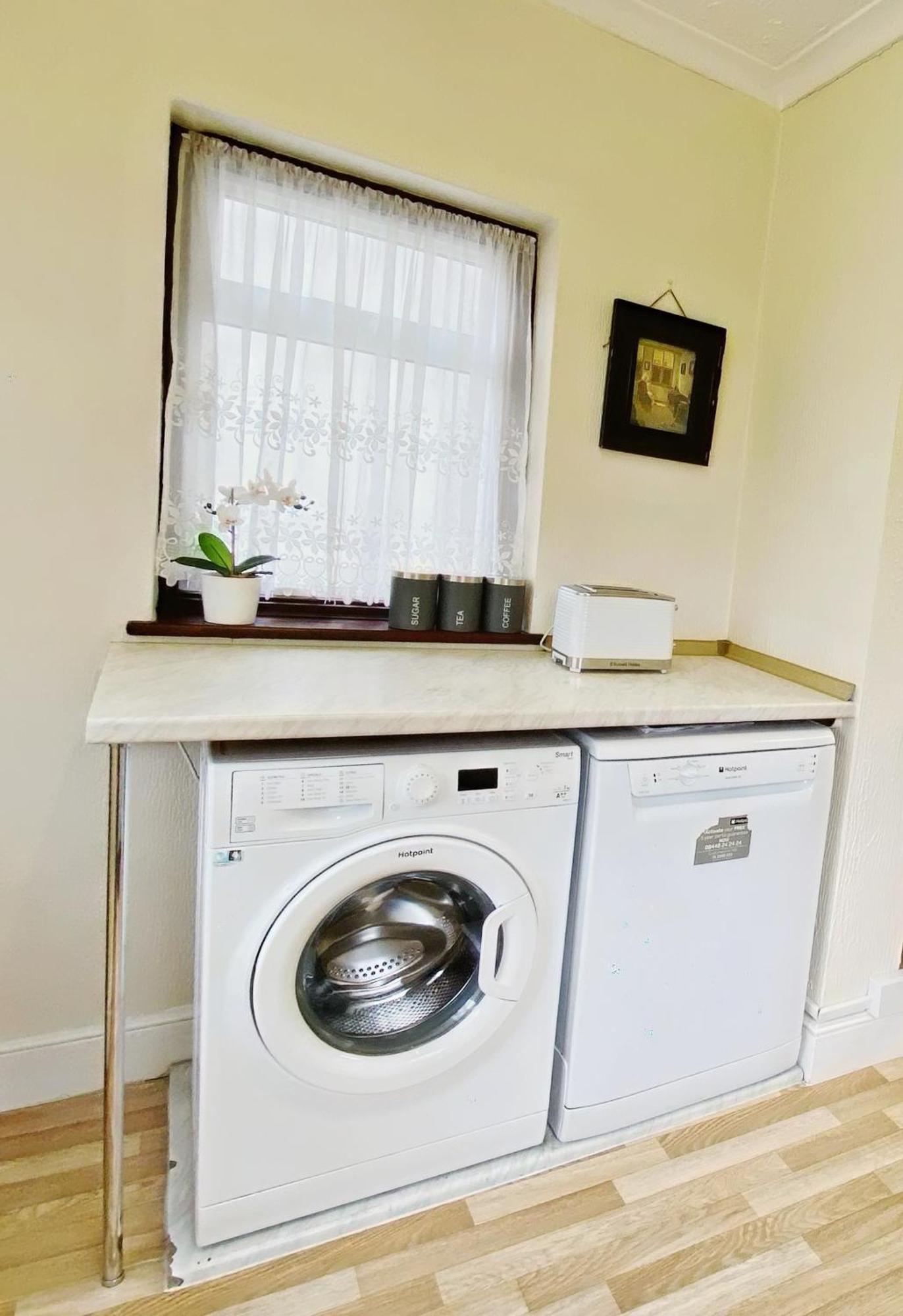 Barking House Sleeps 11 - Parking - Train Tube - Airport Сasa de vacaciones