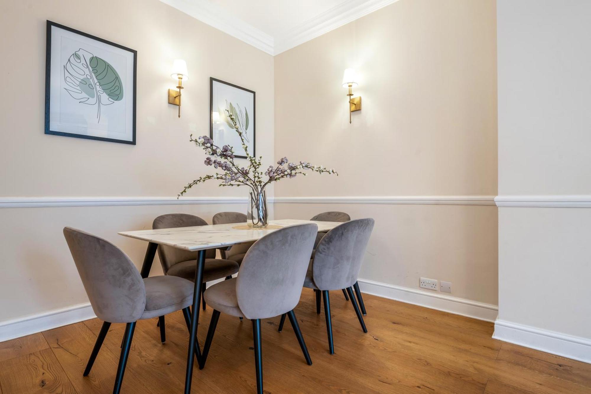 Spectacular 3 Bed In Berkeley Sq Mayfair *