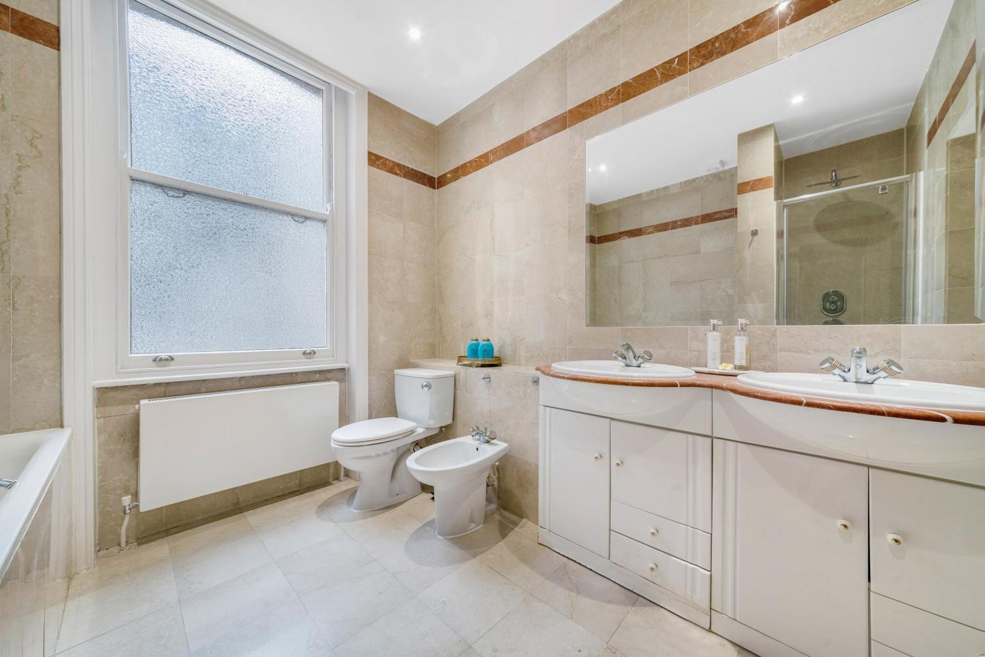 Spectacular 3 Bed In Berkeley Sq Mayfair *
