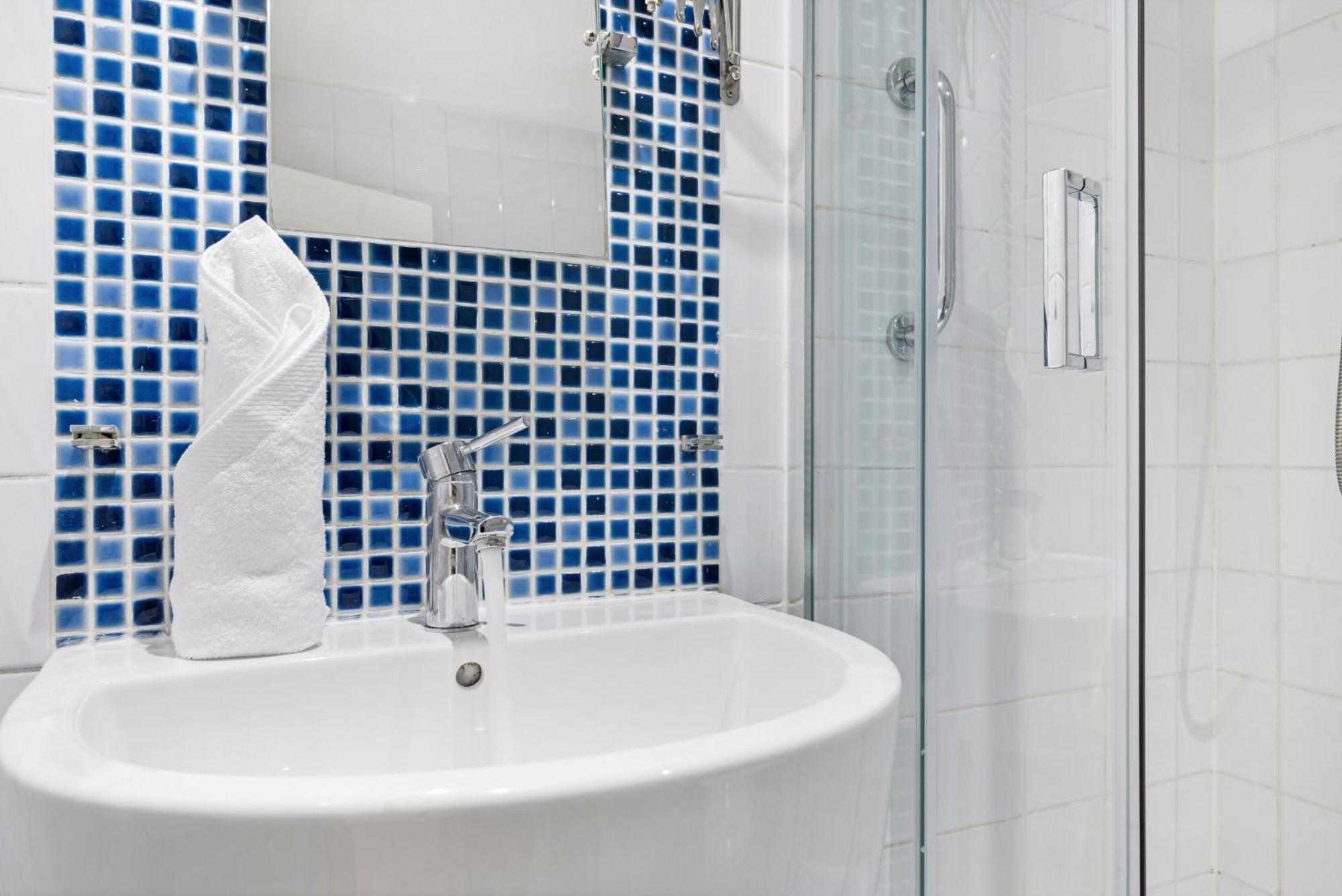 Apartment 2bd Flat Opp Harrods - Sleeps 5 *