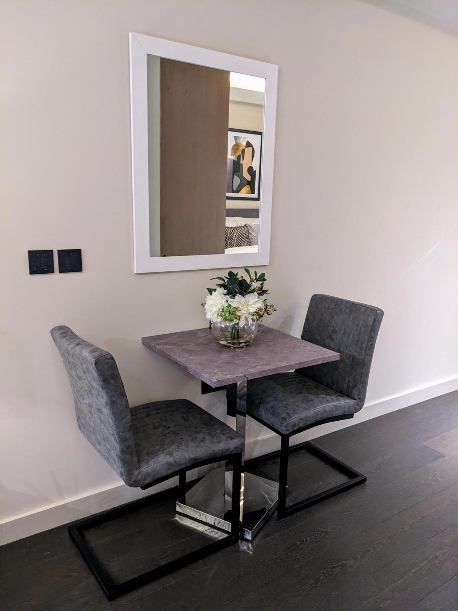 Soho Mandarin Apartment *