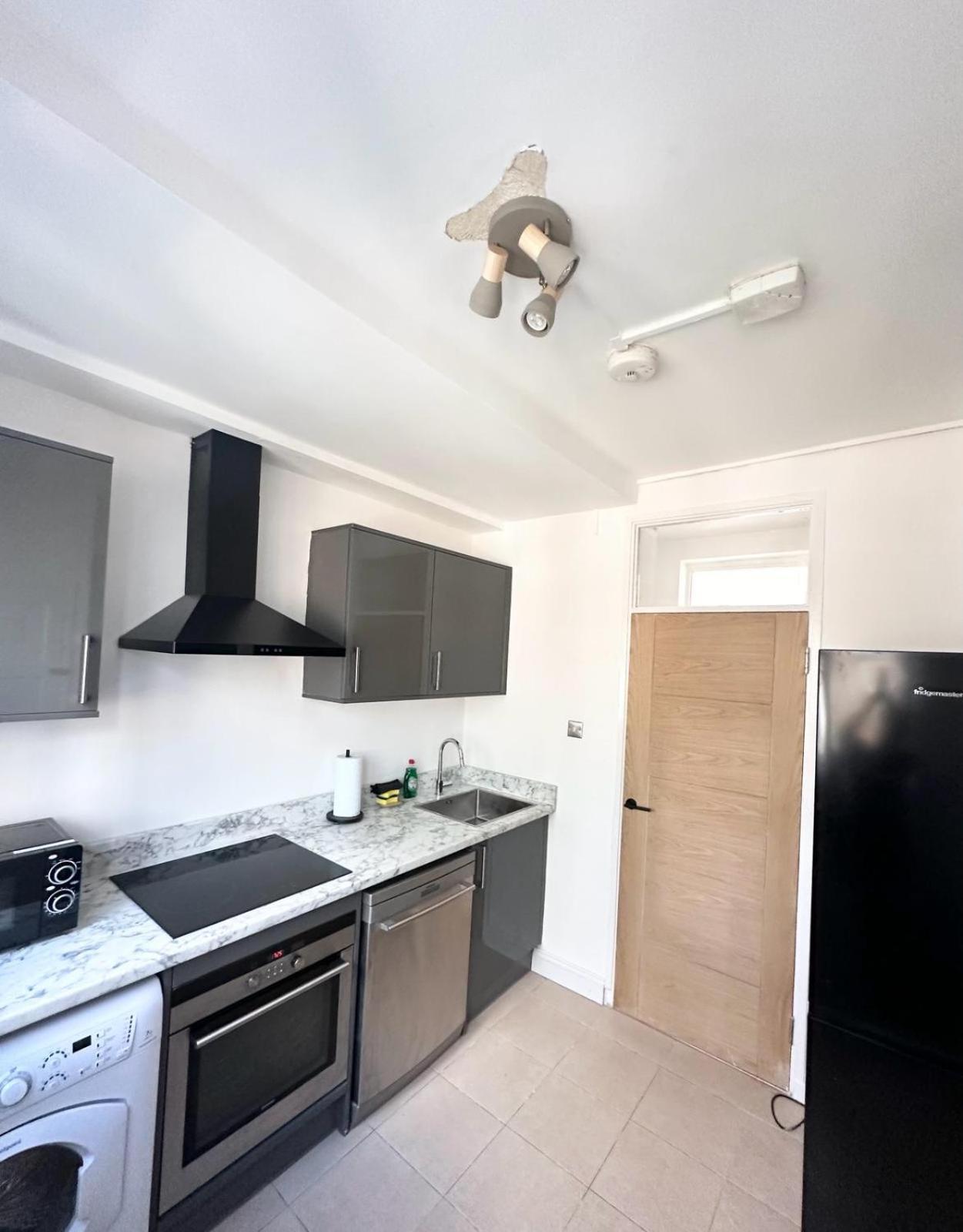 2 Bed Near Nine Elms Station * Londres