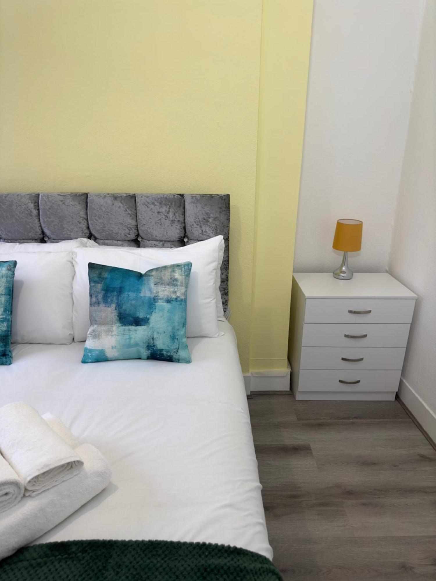Newly Decorated 5-bed Hackney Townhouse Сasa de vacaciones Londres