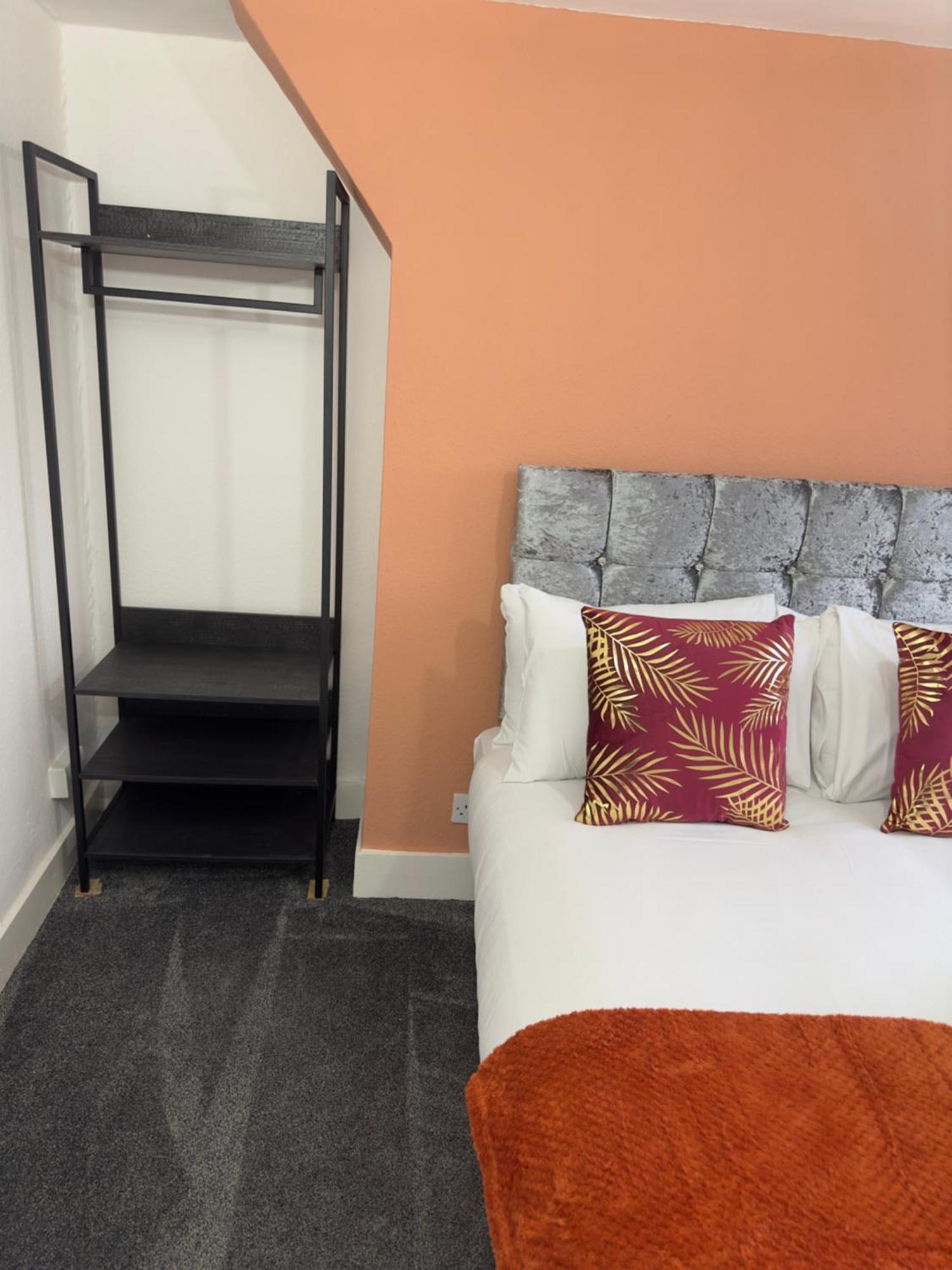 Newly Decorated 5-bed Hackney Townhouse * Londres
