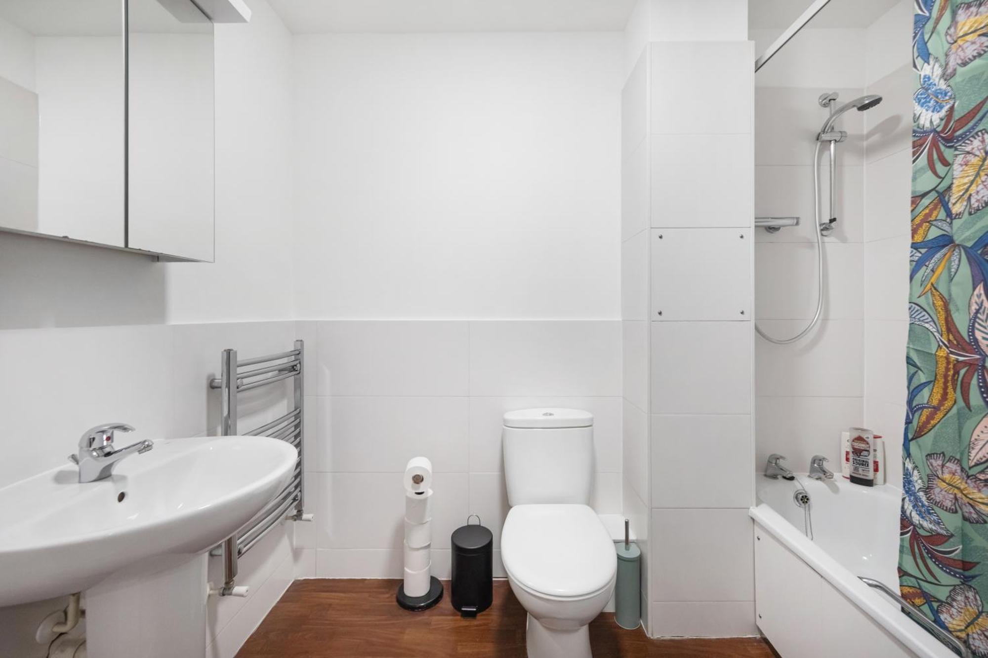 Apartamento Lift & Free Parking, Modern 1 Bed Flat In Shoreditch Next To Train Station