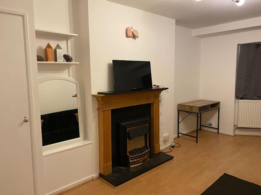 Appartement Entire Flat With A Big Living-room, Bedroom, Kitchen, And Bathroom Londres