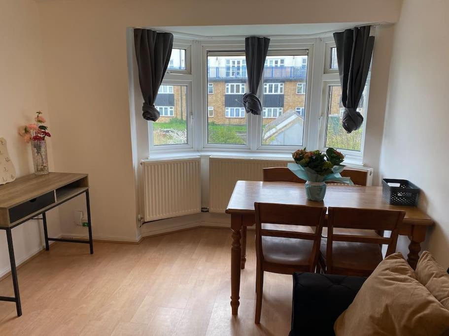 Appartement Entire Flat With A Big Living-room, Bedroom, Kitchen, And Bathroom *