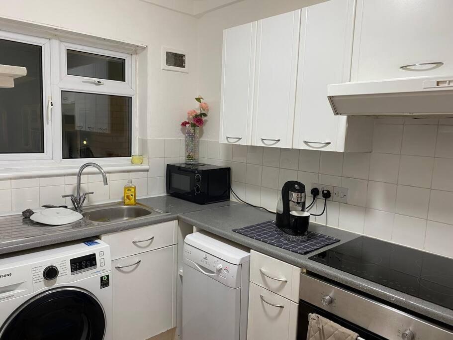 Appartement Entire Flat With A Big Living-room, Bedroom, Kitchen, And Bathroom