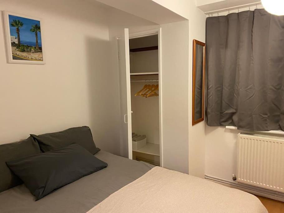 Appartement Entire Flat With A Big Living-room, Bedroom, Kitchen, And Bathroom Londres