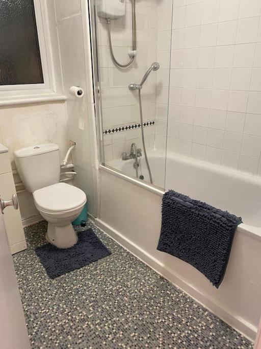 Appartement Entire Flat With A Big Living-room, Bedroom, Kitchen, And Bathroom Londres