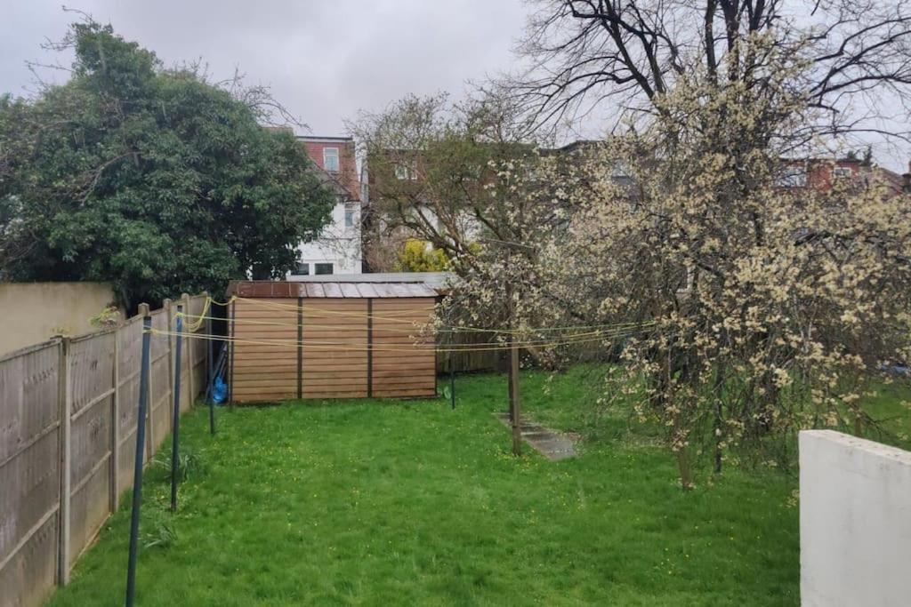 Appartement Large Garden Flat On Golders Road Londres
