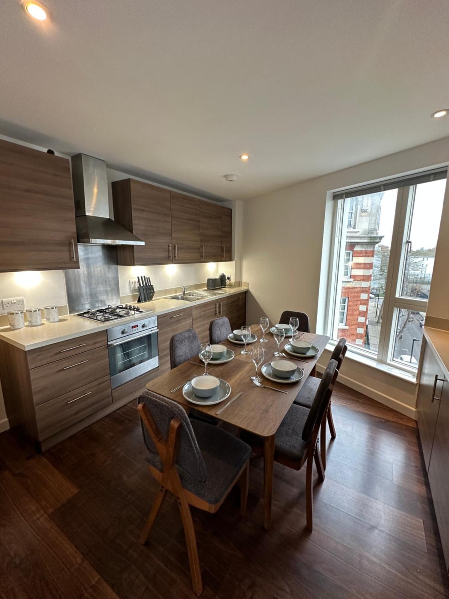 Modern & Spacious 3 Bed With Free Parking & Lift In Shoreditch, Next To Station London