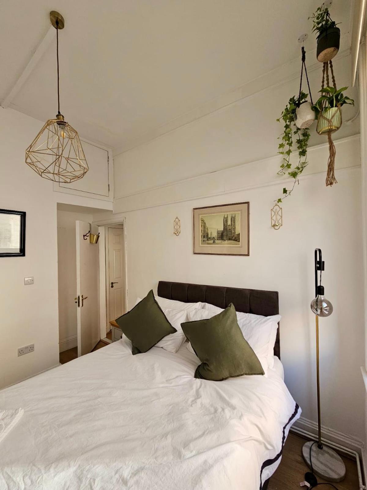Modern Flat In Victorian West Kensington Mansion *