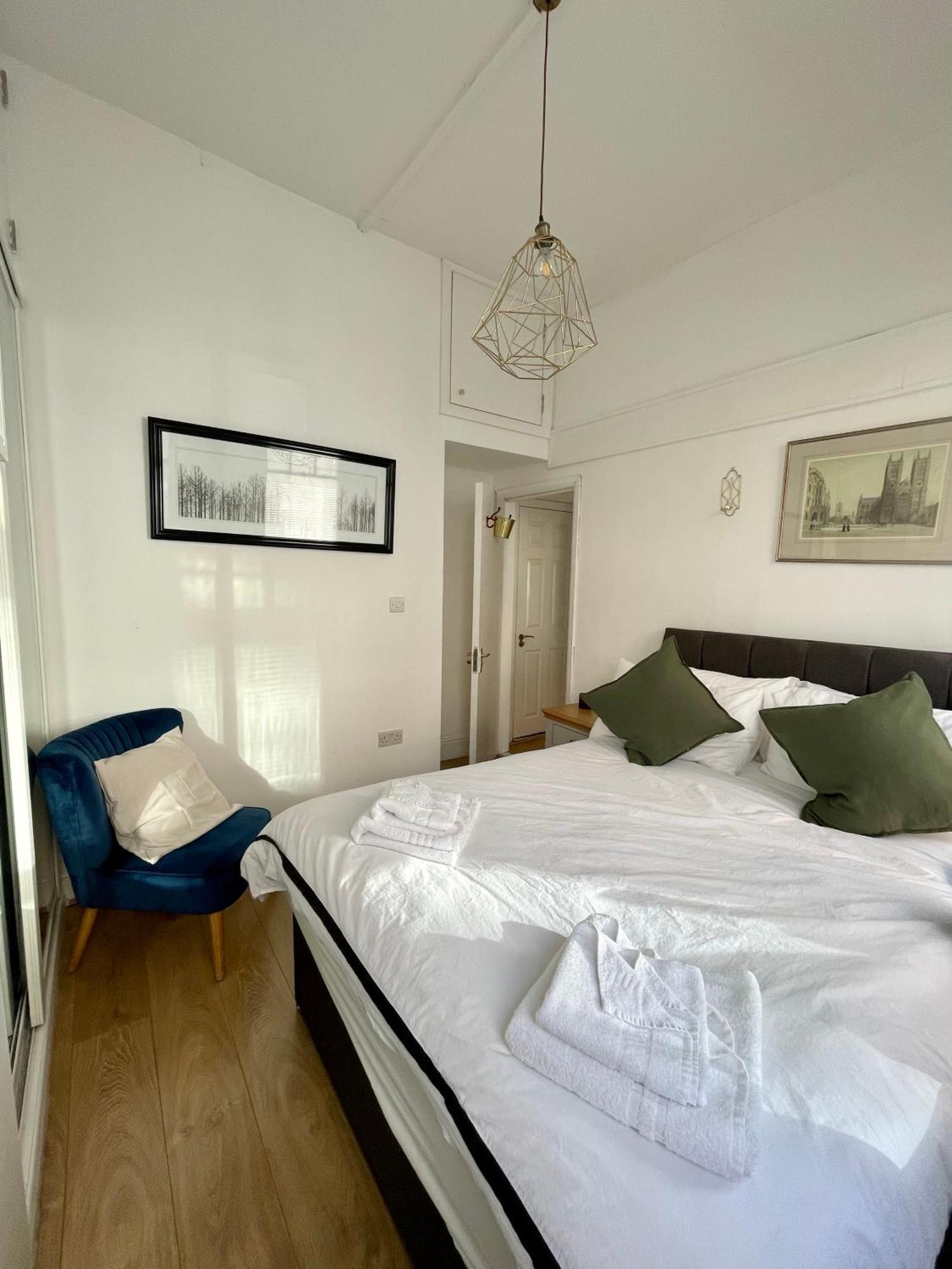 Modern Flat In Victorian West Kensington Mansion