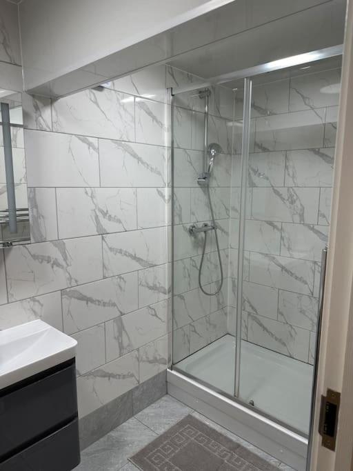 Apartment Stylish Entire 2bed