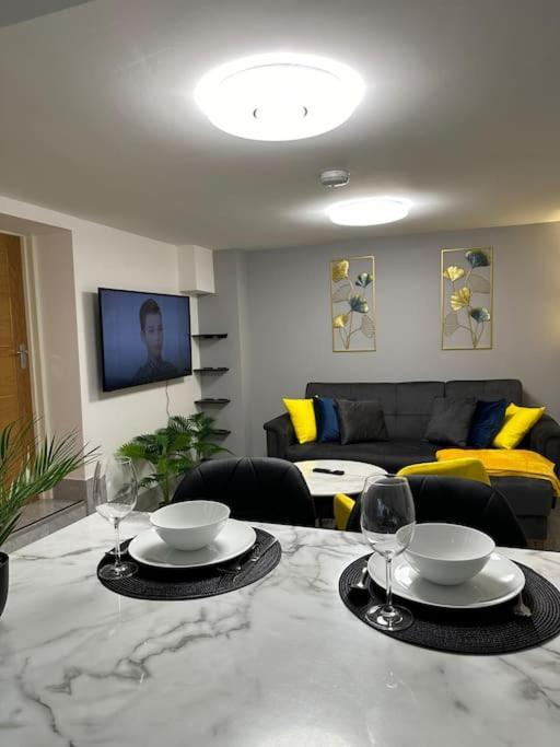 Stylish Entire 2bed Apartment