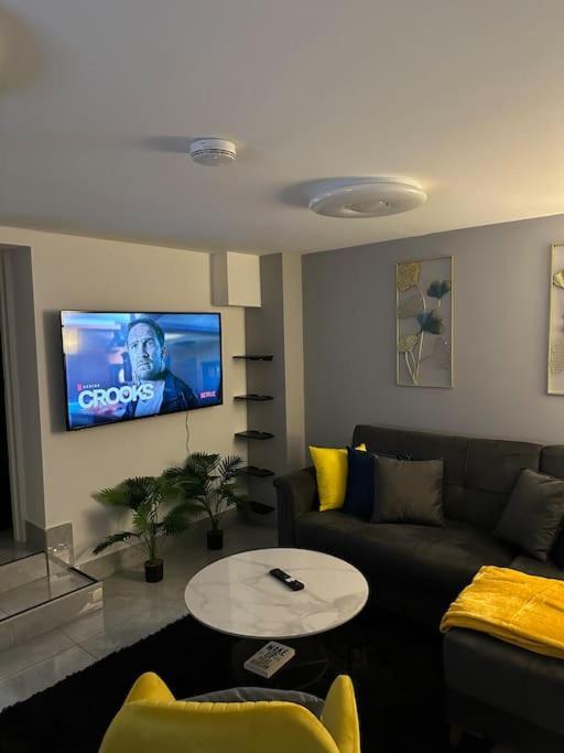 Apartment Stylish Entire 2bed *