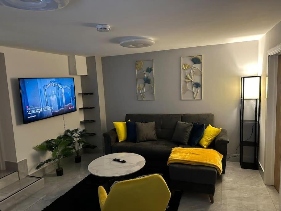 Stylish Entire 2bed Apartment