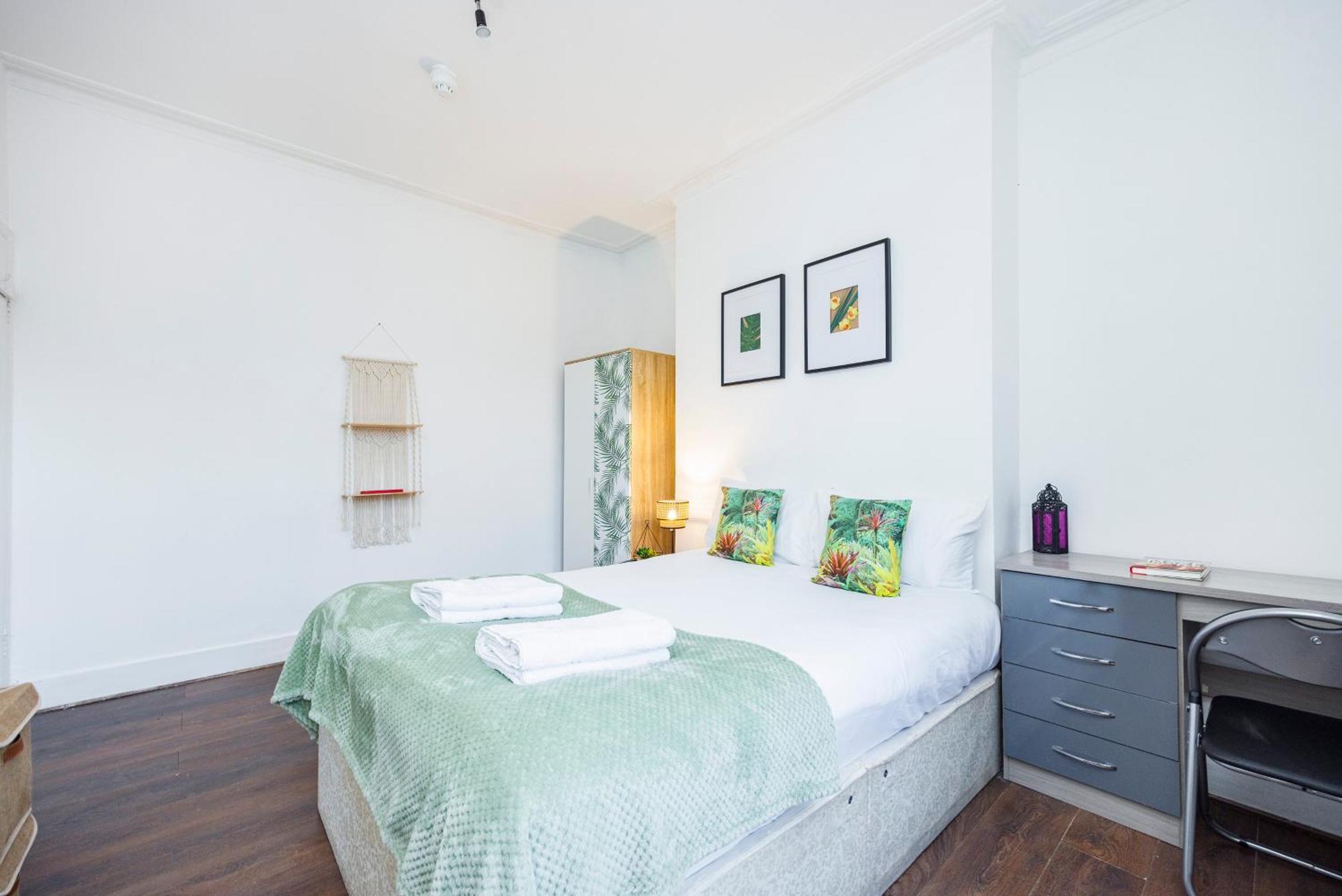 Stylish 2 Bed Near Notting Hill * Londen