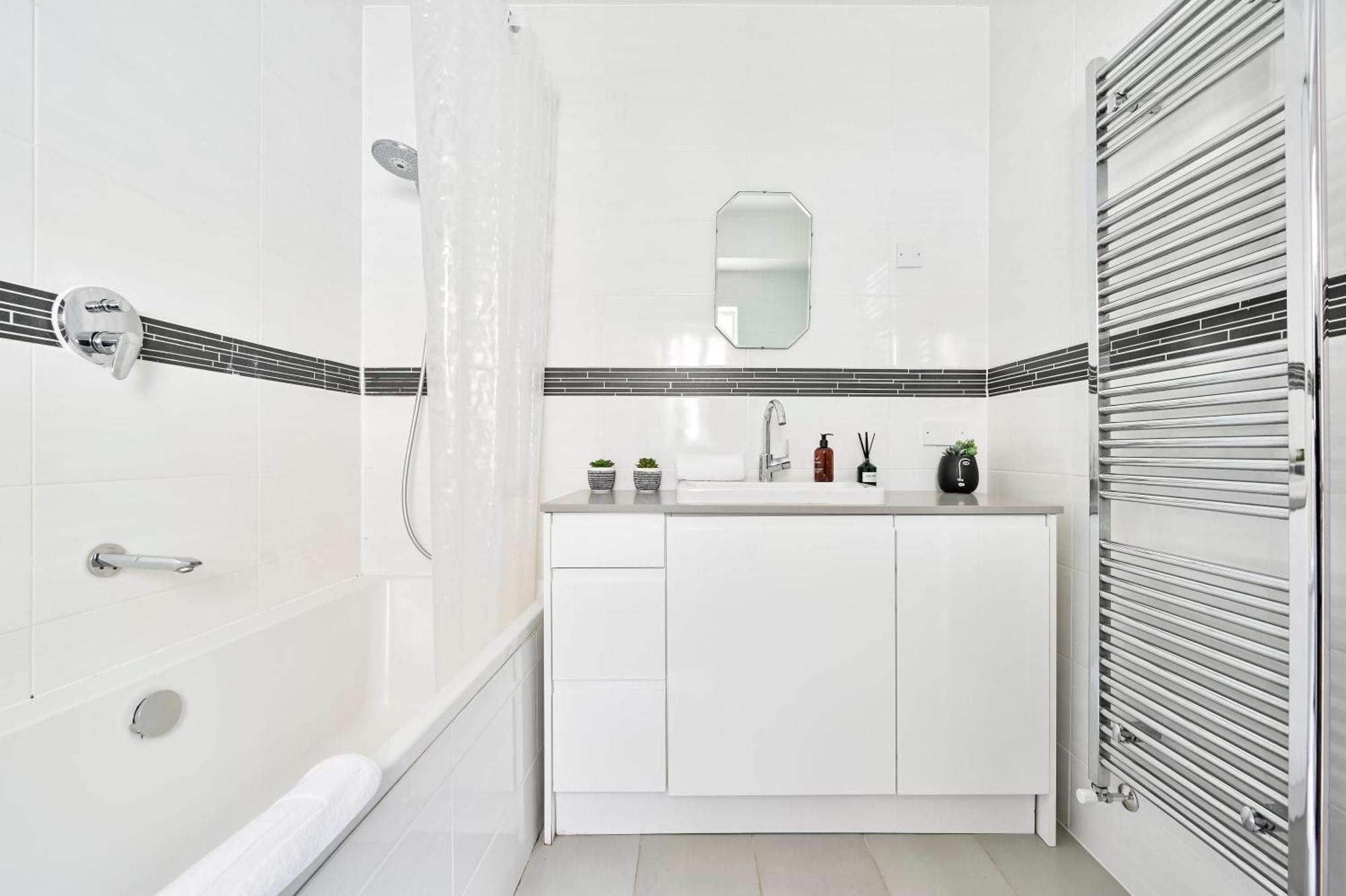 Magnificent 2 Bed Hyde Park Mews House Apartment