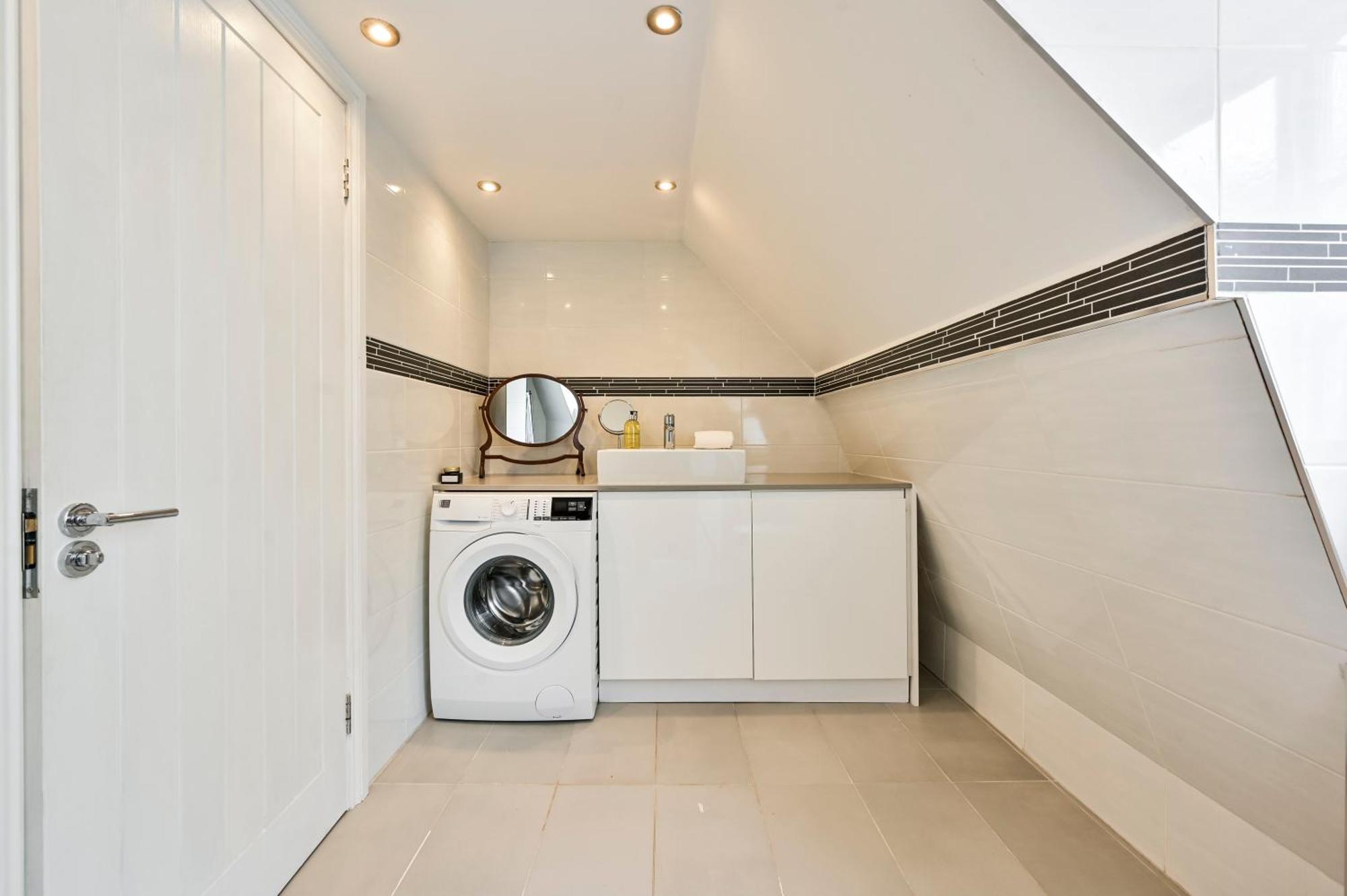 Magnificent 2 Bed Hyde Park Mews House Apartment London