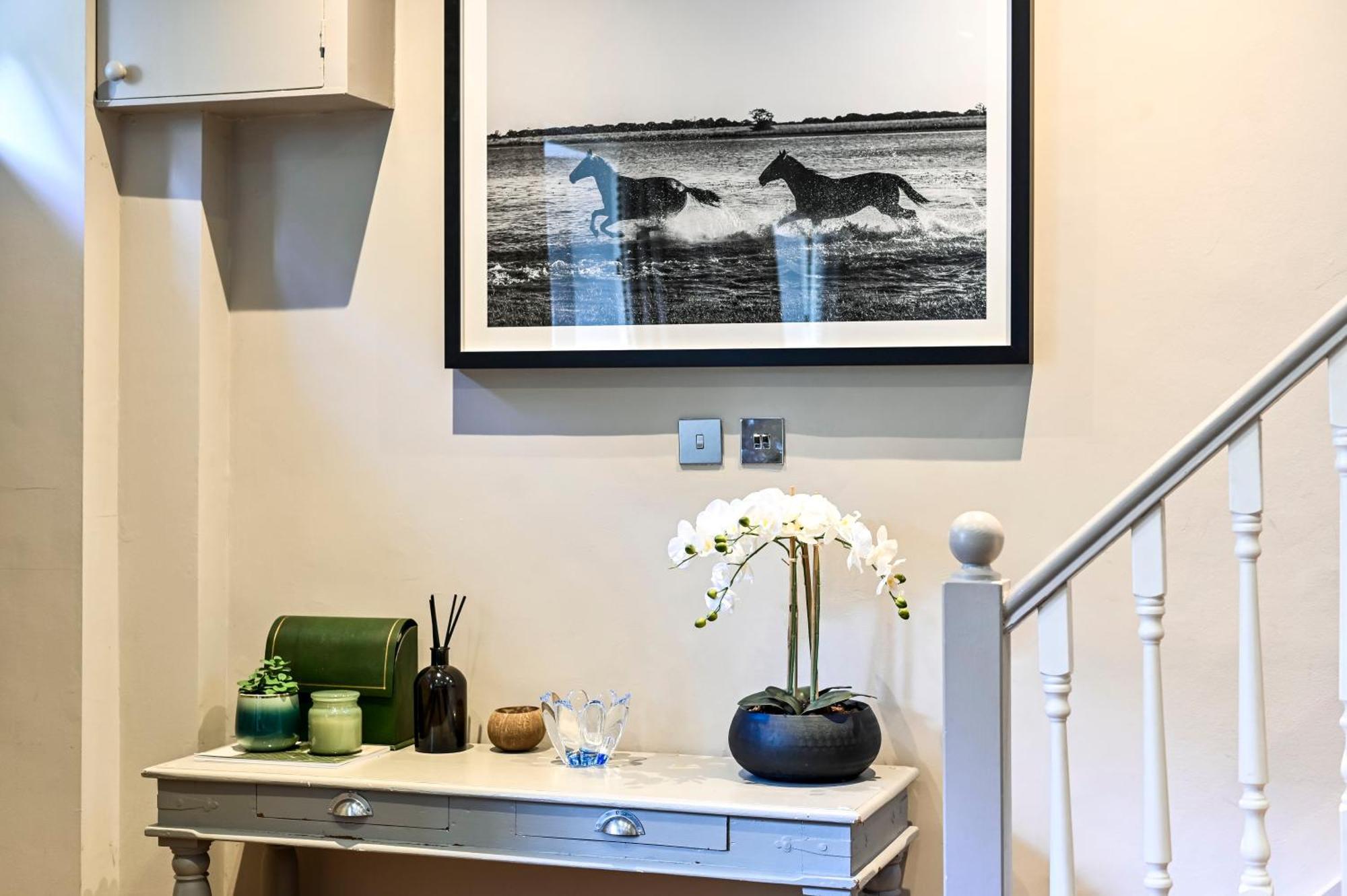 Magnificent 2 Bed Hyde Park Mews House London