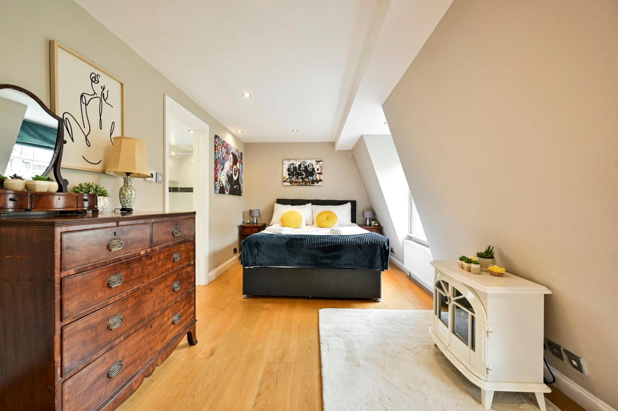 Magnificent 2 Bed Hyde Park Mews House