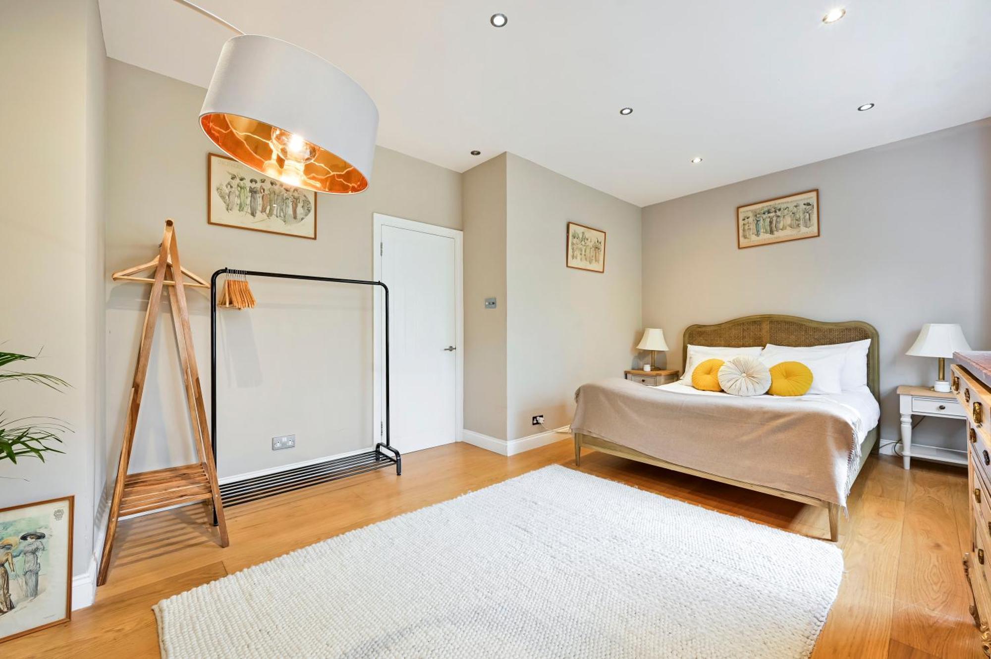 Magnificent 2 Bed Hyde Park Mews House London